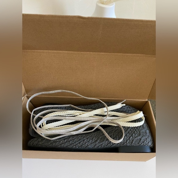 Vivaia Cute gray Mary Jane new with box - Picture 6 of 8